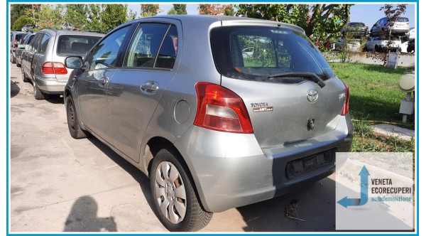TOYOTA YARIS  del 2005 parti usate e ricambi