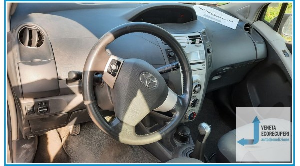 TOYOTA YARIS  del 2005 parti usate e ricambi