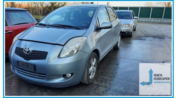 TOYOTA YARIS  del 2006 parti usate e ricambi
