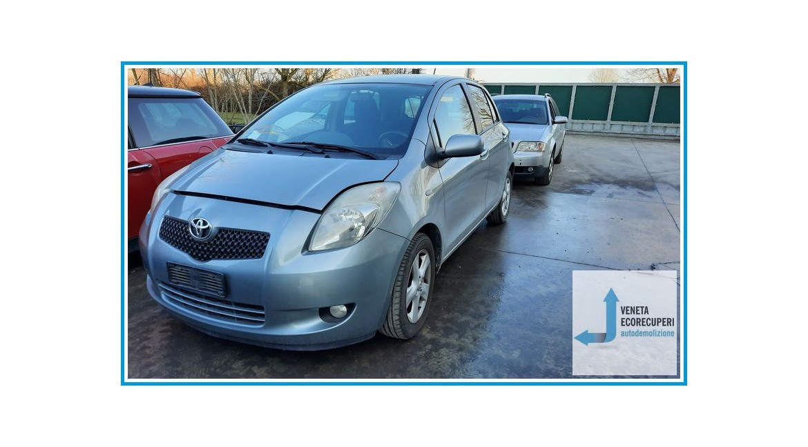 TOYOTA YARIS  del 2006 parti usate e ricambi