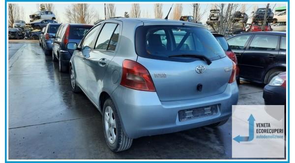 TOYOTA YARIS  del 2006 parti usate e ricambi