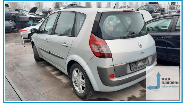 RENAULT SCENIC 2a Serie  del 2003 parti usate e ricambi - Tipo Motore F9QD8