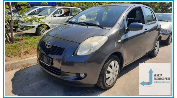 TOYOTA YARIS  del 2008 parti usate e ricambi