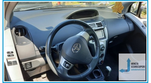 TOYOTA YARIS  del 2008 parti usate e ricambi
