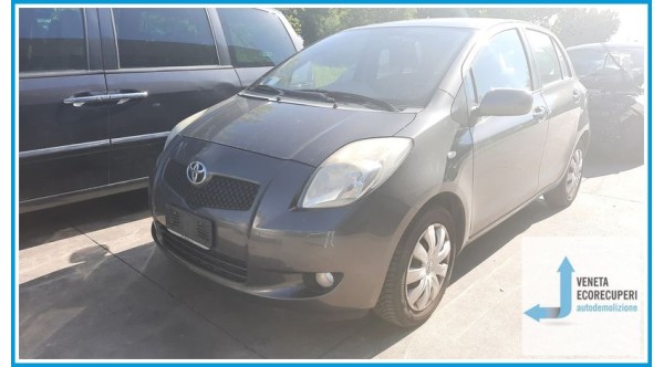 TOYOTA YARIS  del 2008 parti usate e ricambi