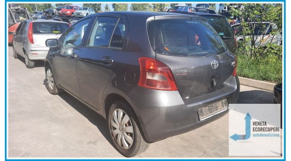 TOYOTA YARIS  del 2008 parti usate e ricambi