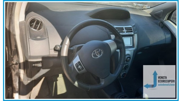 TOYOTA YARIS  del 2008 parti usate e ricambi