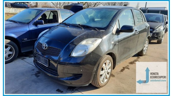 TOYOTA YARIS  del 2006 parti usate e ricambi