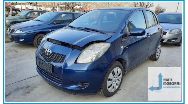 TOYOTA YARIS  del 2006 parti usate e ricambi