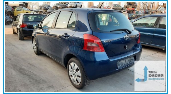 TOYOTA YARIS  del 2006 parti usate e ricambi