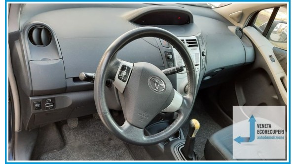 TOYOTA YARIS  del 2006 parti usate e ricambi