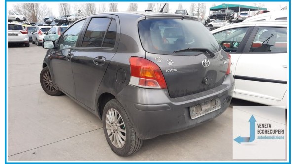 TOYOTA YARIS  del 2009 parti usate e ricambi