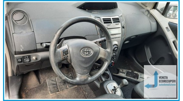 TOYOTA YARIS  del 2009 parti usate e ricambi