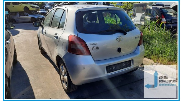 TOYOTA YARIS  del 2007 parti usate e ricambi