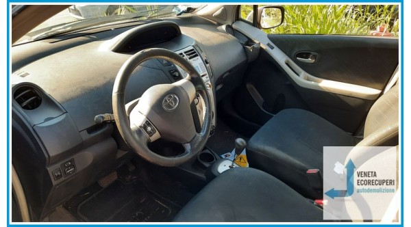 TOYOTA YARIS  del 2007 parti usate e ricambi