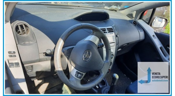 TOYOTA YARIS  del 2008 parti usate e ricambi