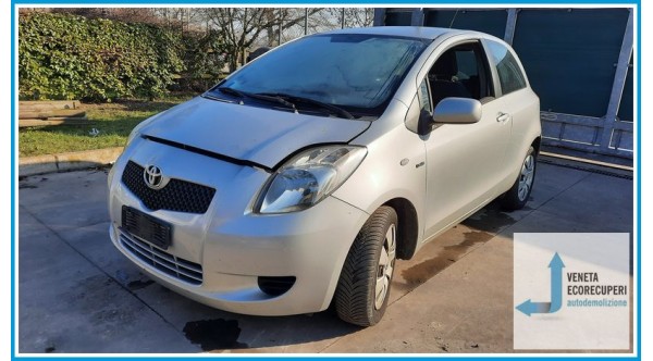 TOYOTA YARIS  del 2007 parti usate e ricambi