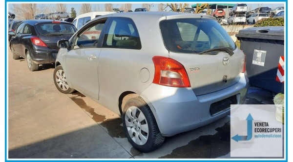 TOYOTA YARIS  del 2007 parti usate e ricambi