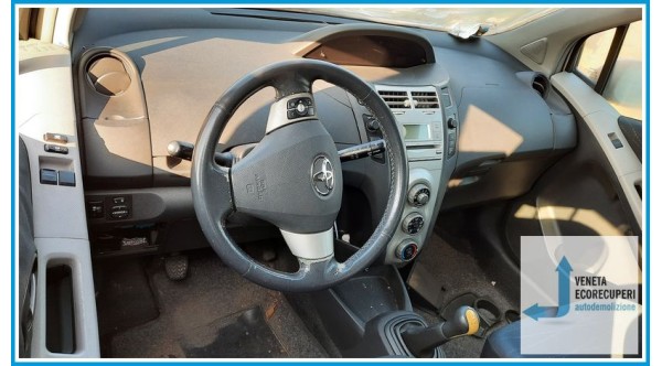 TOYOTA YARIS  del 2007 parti usate e ricambi