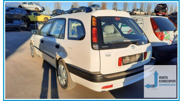 TOYOTA COROLLA  del 1998 parti usate e ricambi