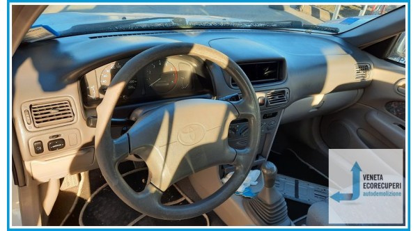 TOYOTA COROLLA  del 1998 parti usate e ricambi