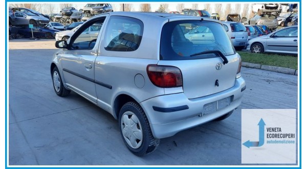 TOYOTA YARIS JPP del 2002 parti usate e ricambi