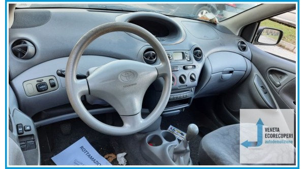 TOYOTA YARIS JPP del 2002 parti usate e ricambi