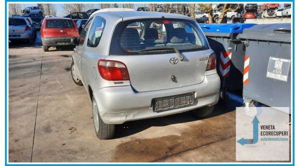 TOYOTA YARIS JPP del 2000 parti usate e ricambi