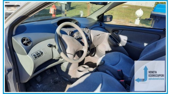 TOYOTA YARIS JPP del 2000 parti usate e ricambi