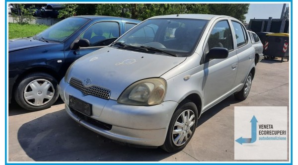 TOYOTA YARIS JPP del 2000 parti usate e ricambi