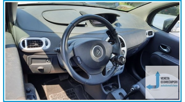 RENAULT MODUS 2a Serie  del 2010 parti usate e ricambi - Tipo Motore K4MC8