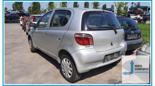 TOYOTA YARIS JPP del 2000 parti usate e ricambi
