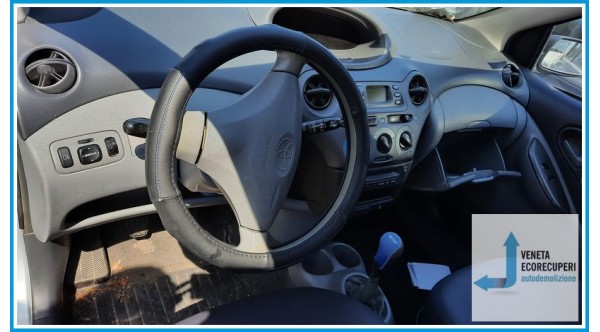 TOYOTA YARIS JPP del 2000 parti usate e ricambi