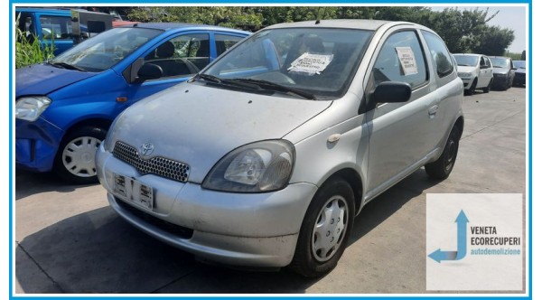 TOYOTA YARIS JPP del 2001 parti usate e ricambi