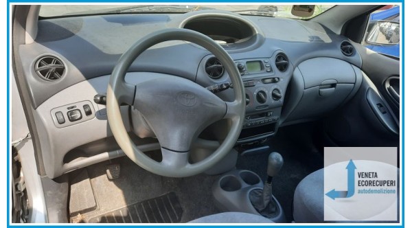 TOYOTA YARIS JPP del 2001 parti usate e ricambi