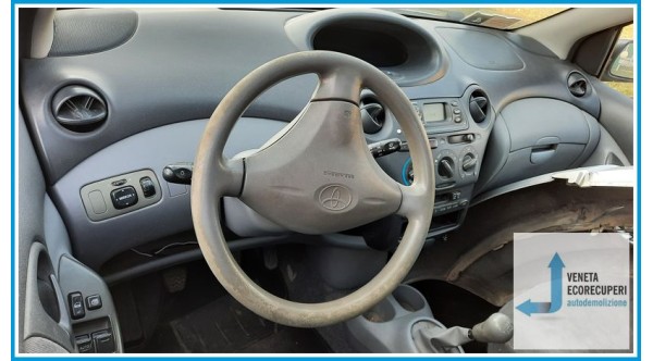 TOYOTA YARIS JPP del 2002 parti usate e ricambi