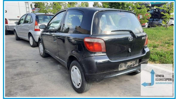 TOYOTA YARIS JPP del 2001 parti usate e ricambi