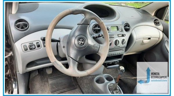 TOYOTA YARIS JPP del 2001 parti usate e ricambi