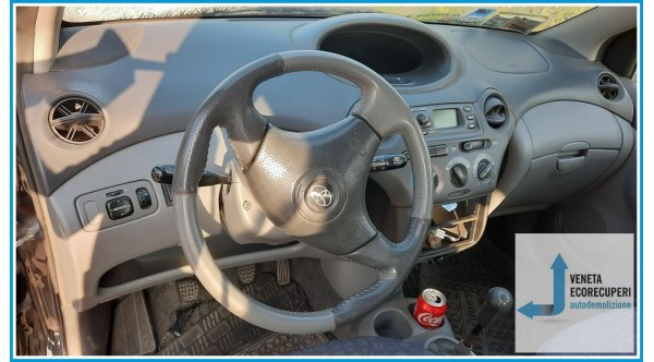 TOYOTA YARIS JPP del 2001 parti usate e ricambi