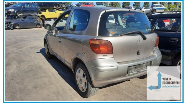 TOYOTA YARIS JPP del 2004 parti usate e ricambi