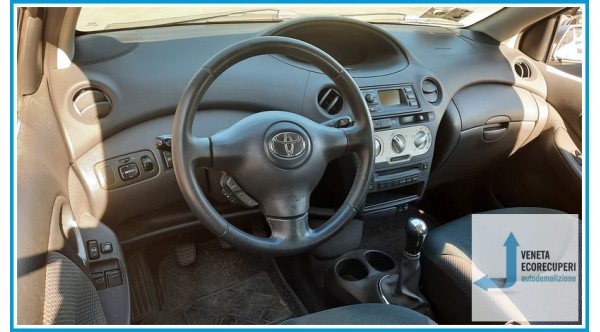 TOYOTA YARIS JPP del 2004 parti usate e ricambi