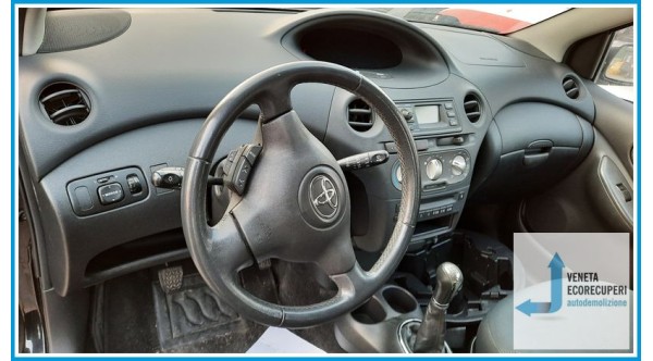 TOYOTA YARIS JPP del 2003 parti usate e ricambi