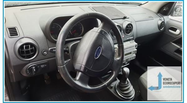 FORD FUSION CBK del 2004 parti usate e ricambi - Tipo Motore F6JA