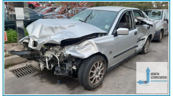 VOLVO Serie 40  del 2001 parti usate e ricambi