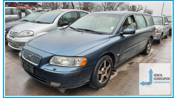 VOLVO V70/XC70  del 2005 parti usate e ricambi