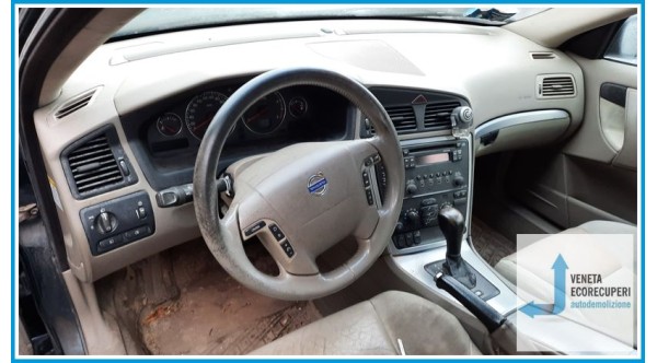 VOLVO V70/XC70  del 2005 parti usate e ricambi