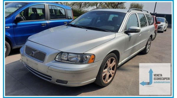 VOLVO V70/XC70  del 2006 parti usate e ricambi