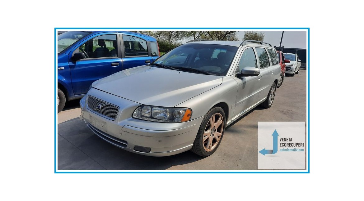 VOLVO V70/XC70  del 2006 parti usate e ricambi