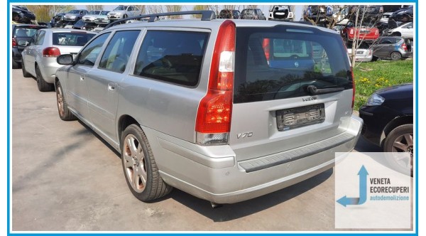 VOLVO V70/XC70  del 2006 parti usate e ricambi