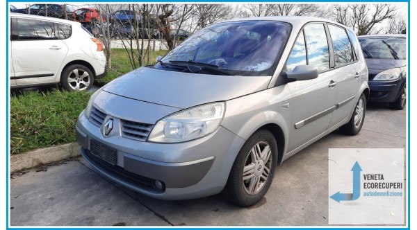 RENAULT SCENIC 2a Serie  del 2003 parti usate e ricambi - Tipo Motore F9QD8